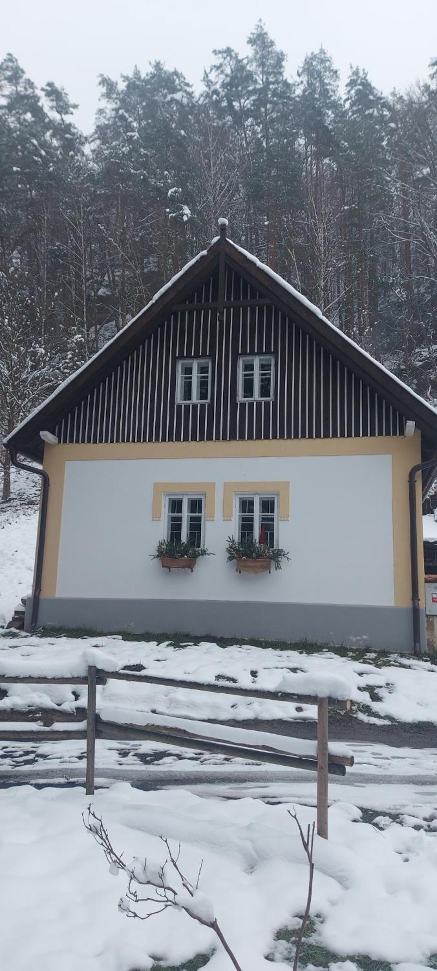 Hlucov Lesni Chalupa Kokorin Exterior foto