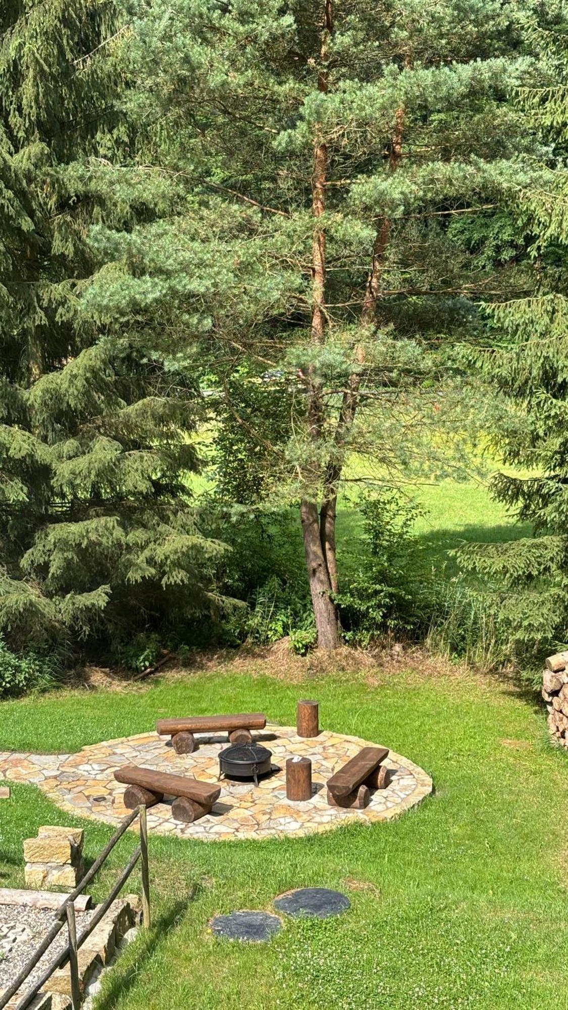 Hlucov Lesni Chalupa Kokorin Exterior foto